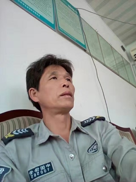 卧窗听雨的第一张照片--襄阳相亲服务中心