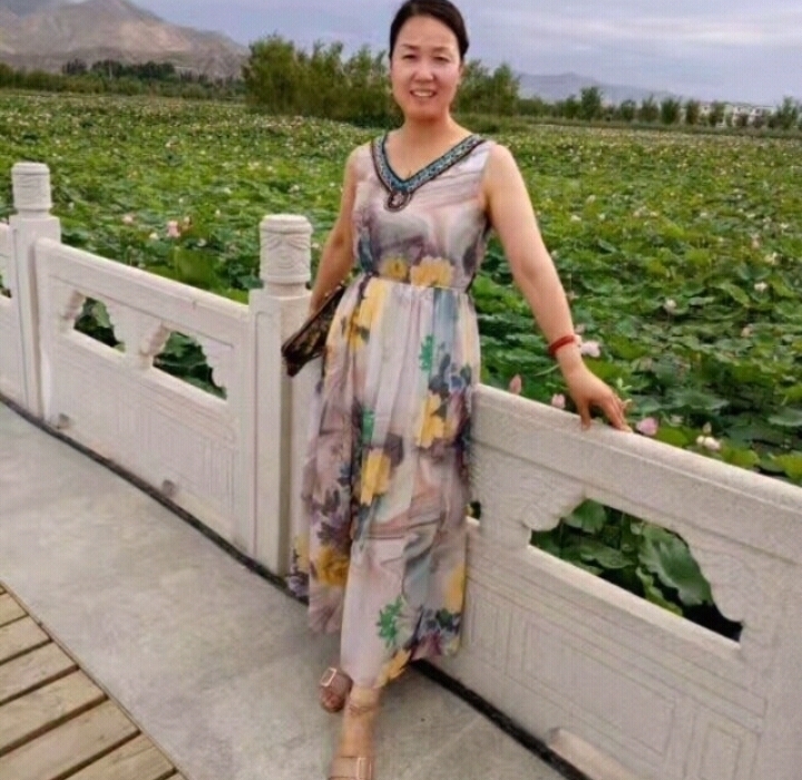 红叶的第一张照片--襄阳相亲服务中心