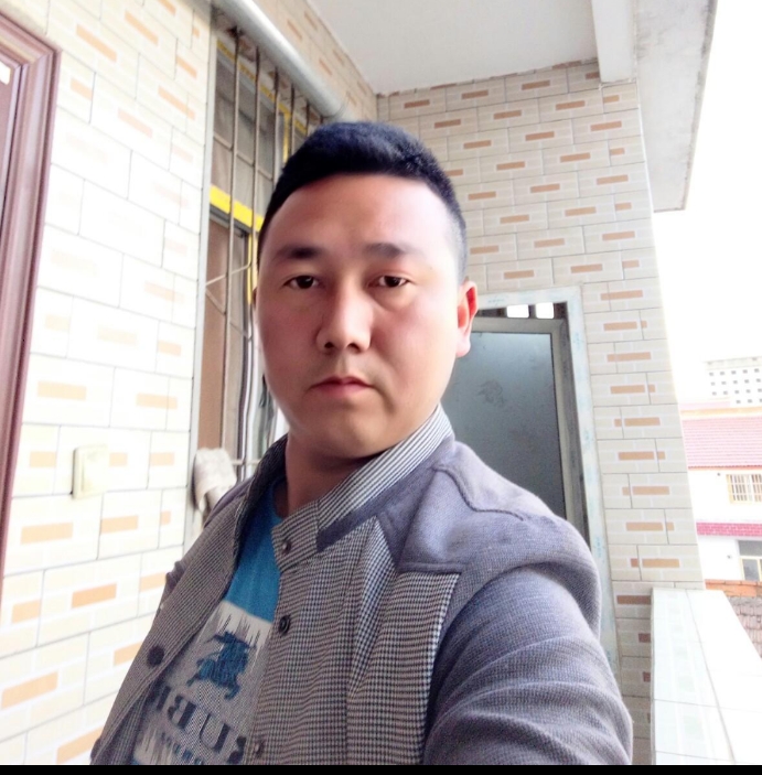 帅帅的大叔的第一张照片--襄阳相亲服务中心