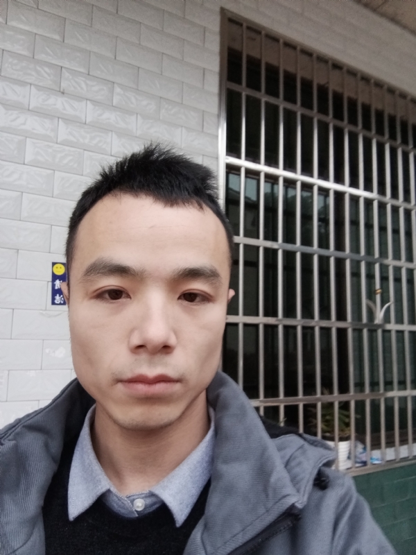 笑得那么开心的第一张照片--襄阳相亲服务中心