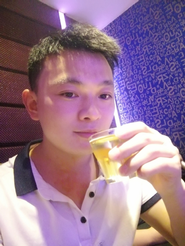 幸福的拥抱的第一张照片--襄阳相亲服务中心
