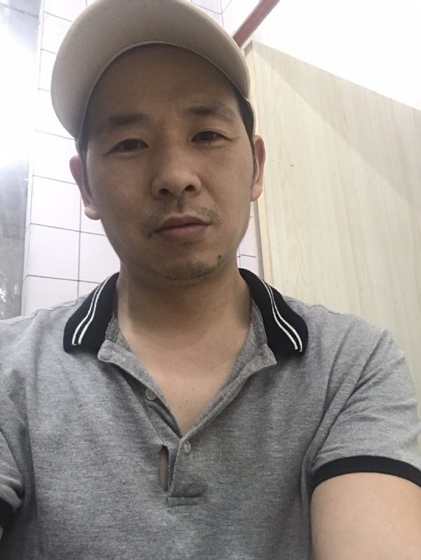 老何的第一张照片--襄阳相亲服务中心