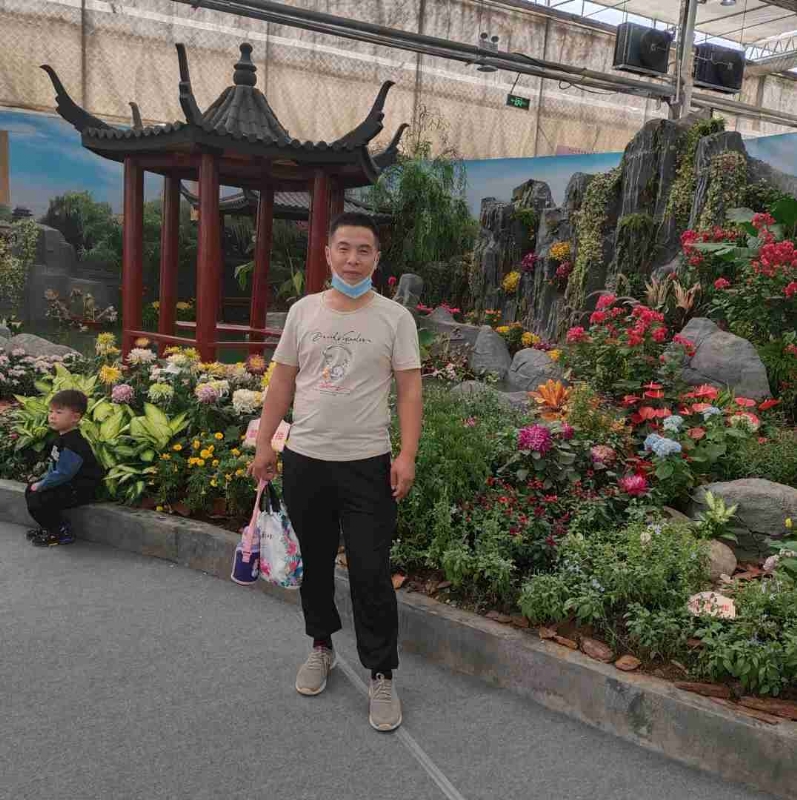 受伤的痴情男的第一张照片--襄阳相亲服务中心