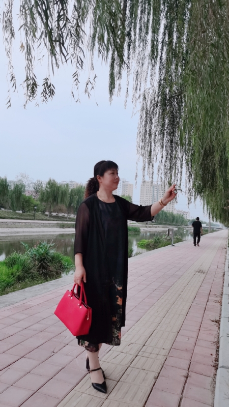 周本玲的第一张照片--襄阳相亲服务中心