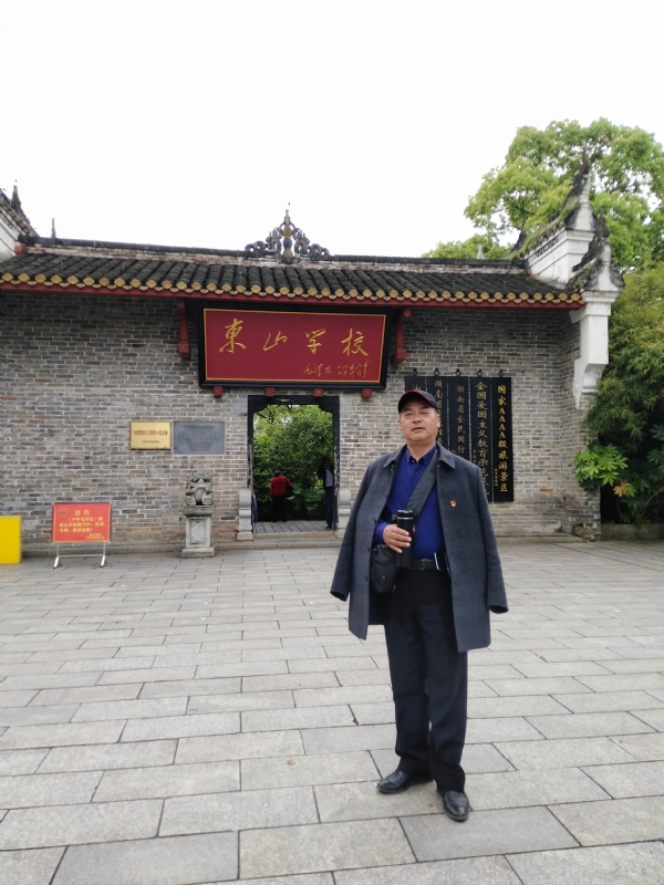 孤独的老帅的第二张照片--襄阳相亲服务中心
