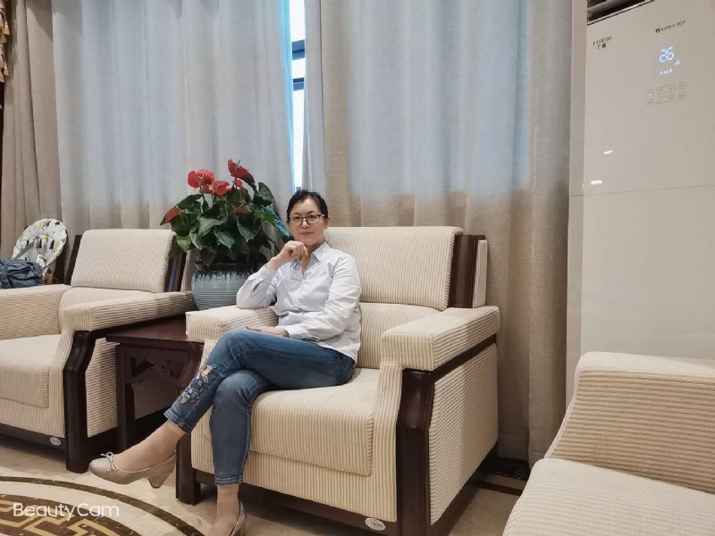 秋水伊人的第一张照片--襄阳相亲服务中心