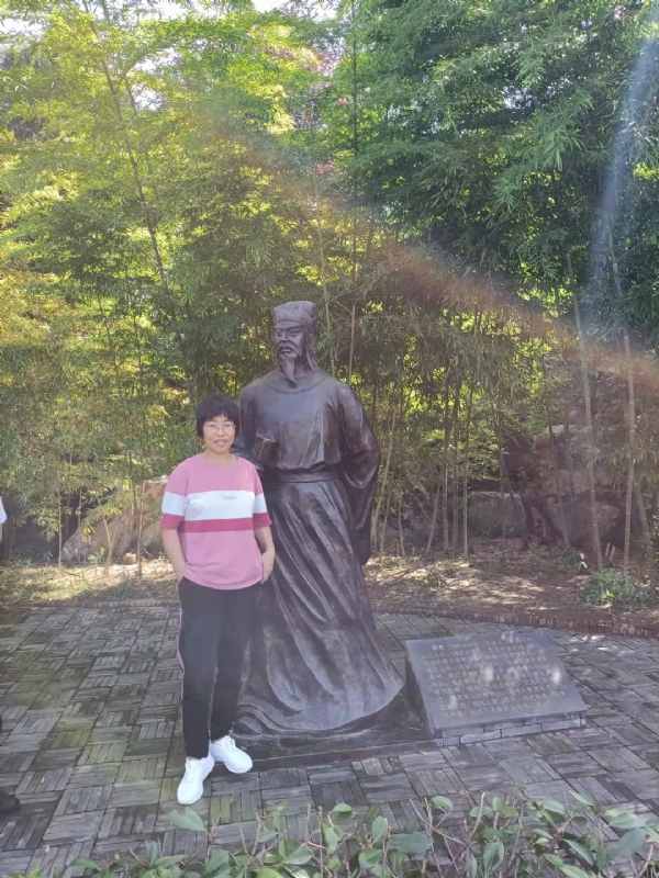秋天的菊花的第一张照片--襄阳相亲服务中心
