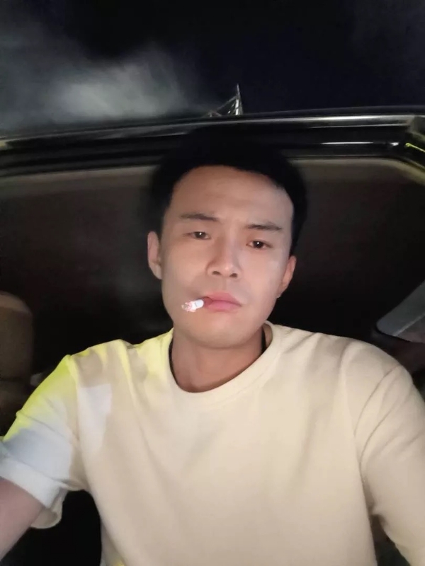 爱睡觉的土拨鼠的第一张照片--襄阳相亲服务中心