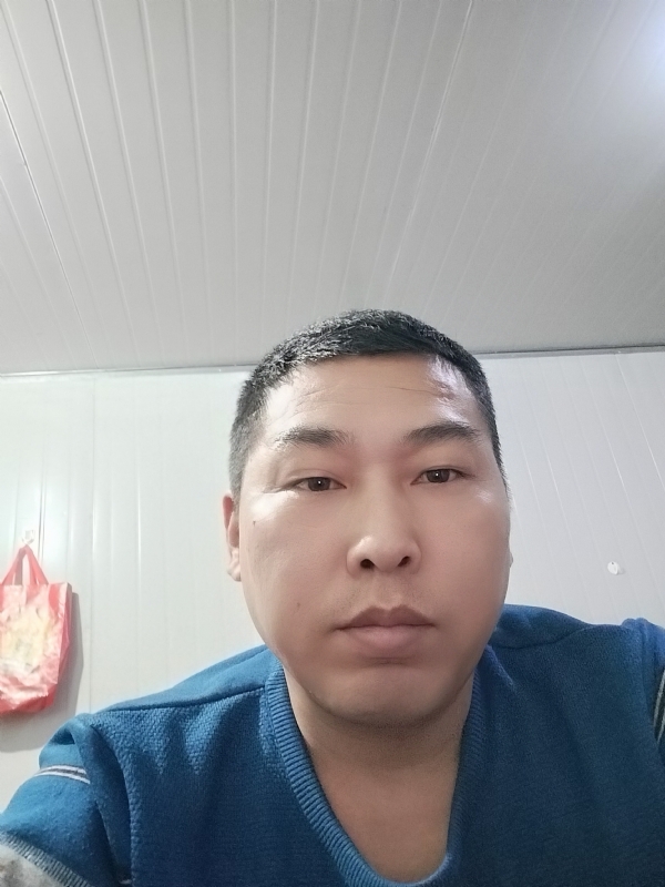 开着拖拉机去兜风的第一张照片--襄阳相亲服务中心