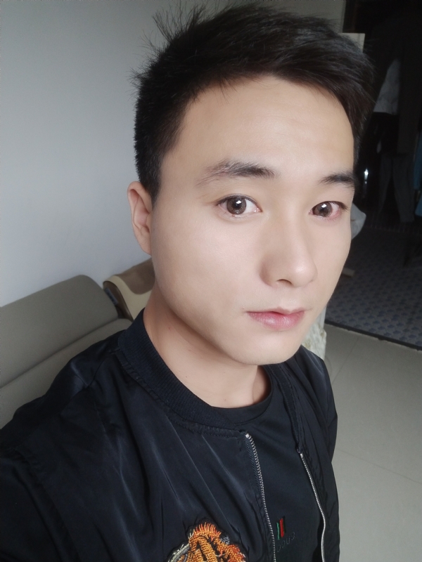 何凡的第三张照片--襄阳相亲服务中心