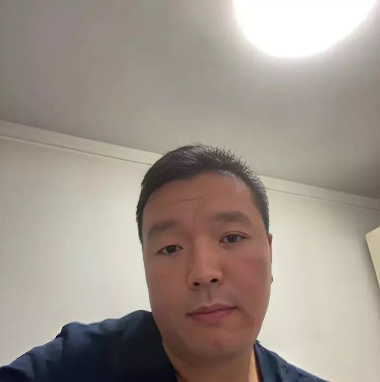 穿唐装的松鼠的第一张照片--襄阳相亲服务中心