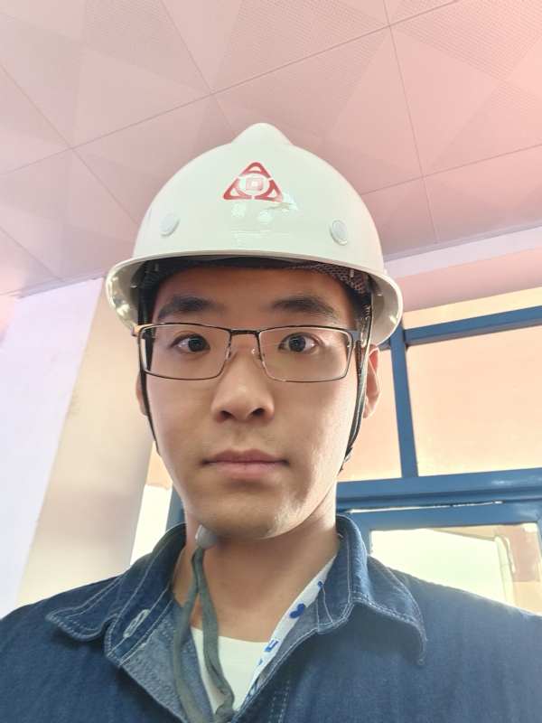何鹏宇的第二张照片--襄阳相亲服务中心