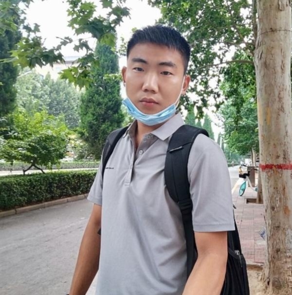 90年男征婚的第一张照片--襄阳相亲服务中心